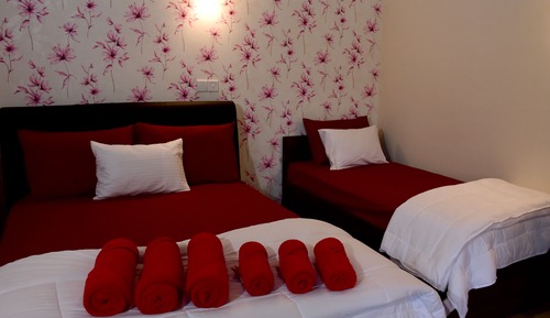 Deluxe Triple Room, Multiple Beds, Private Bathroom, Mountain View