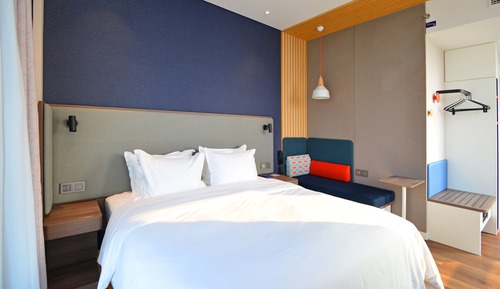 Standard Room, 1 King Bed