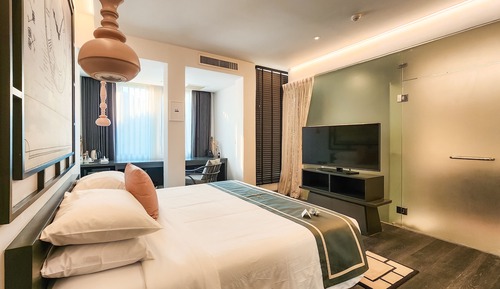 Deluxe King Room