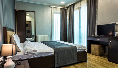 Suite, 1 Double Bed, Mountain View