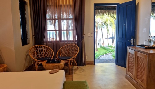 Deluxe Beach Front King bed without Balcony