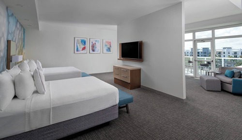 Suite, 2 Queen Beds, Balcony
