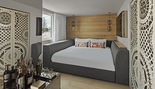 Room, 1 King Bed, Non Smoking, City View (Balcony)