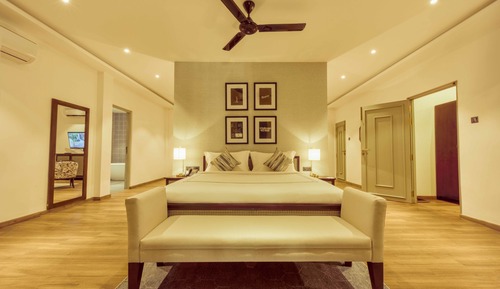 Classic Suite, Bathtub, Partial Ocean View