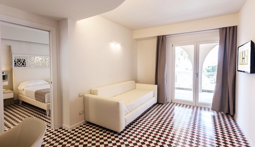 Junior Deluxe Suite