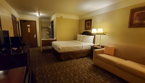 Room, 1 King Bed, Non Smoking, Jetted Tub