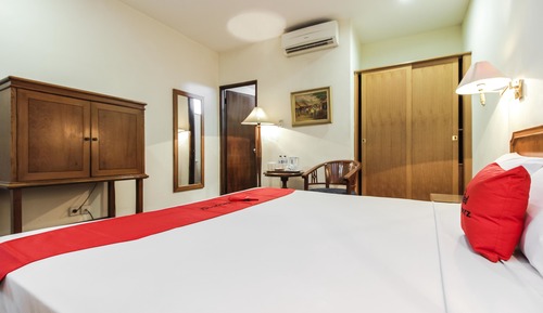 Economy Room