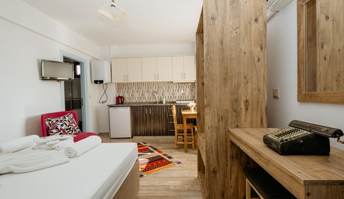 Studio, Balcony