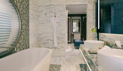 Royal M Suite