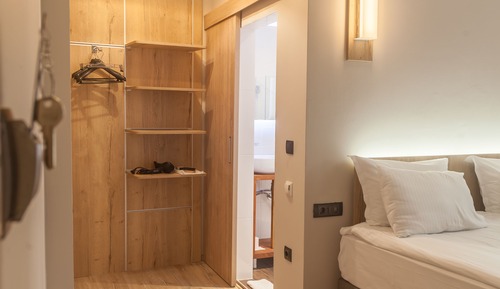Economy Room (Semi-Basement)