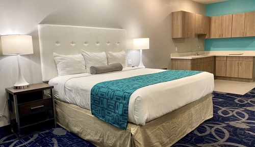 Room, 1 King Bed, Non Smoking, Kitchenette