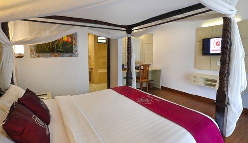 Deluxe Chalet, 1 Queen Bed, Garden View