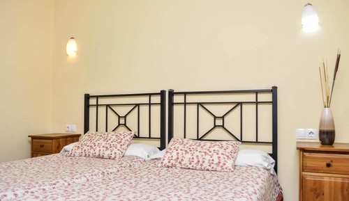 Double Room, 2 Twin Beds, Shared Bathroom
