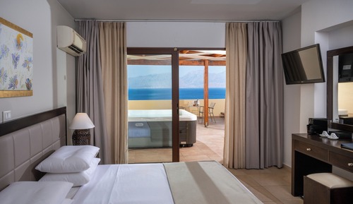 Suite with Sea View and Outdoor Jacuzzi