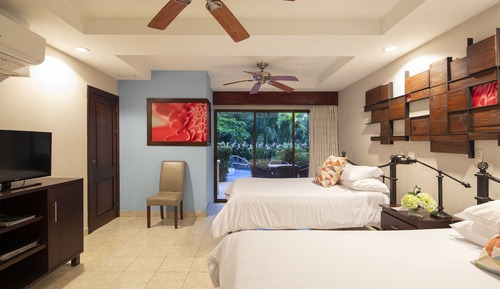 YAMIPA SUITE - Kitchen & 2 Queen Beds
