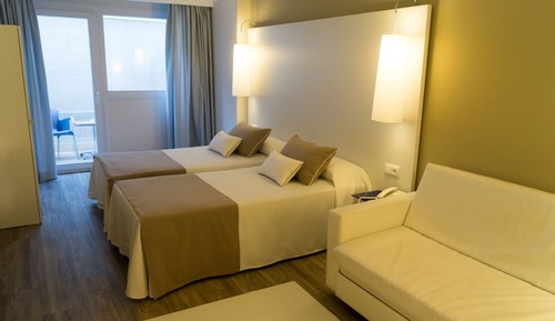 Standard Double Room, Sea View (2 adults and 1 child)