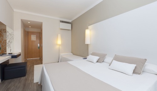 Standard Double Room, Mountain View (2 adults and 1 child)