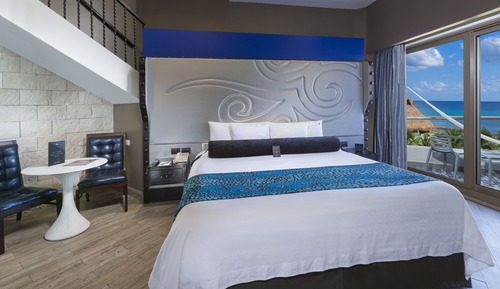 Deluxe Platinum Sky Terrace, one king bed