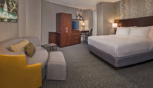 Executive Room, 1 King Bed with Sofa bed (Hearing Accessible)