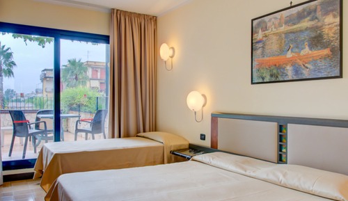 Deluxe Triple Room, Balcony