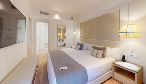 Junior Suite (Signature Level (2+2))