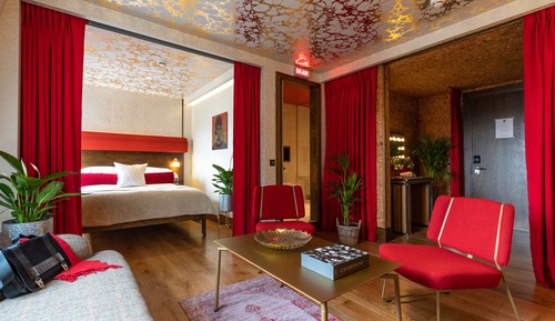 Megaro Suite