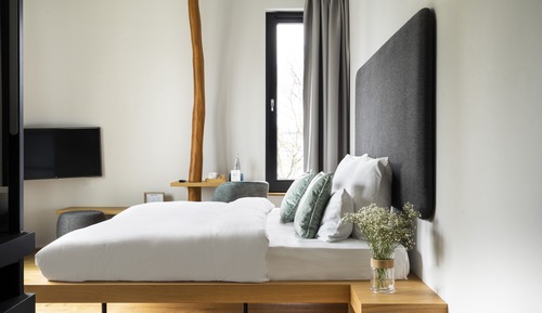 Medium Room