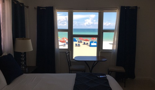 Deluxe Room, 1 King Bed, Kitchenette, Oceanfront