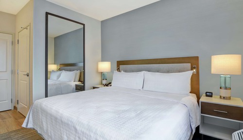Suite, 1 King Bed, Accessible, Bathtub