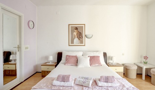 Apartment (5)
