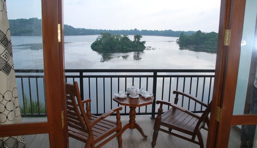 Deluxe Triple Room, Lagoon View, Poolside