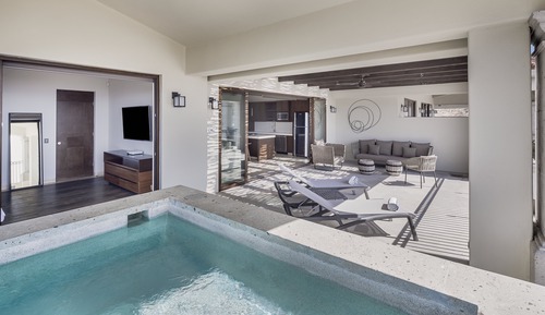Honeymoon Suite