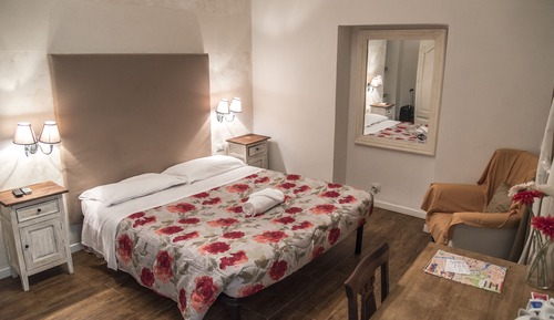 Double Room (with lounge)