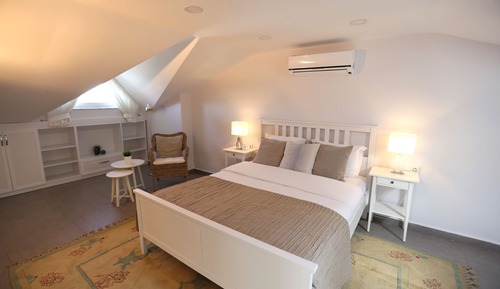 Deluxe Duplex, Jetted Tub (Attic)