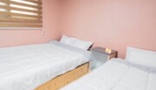 Twin Room, Bathtub