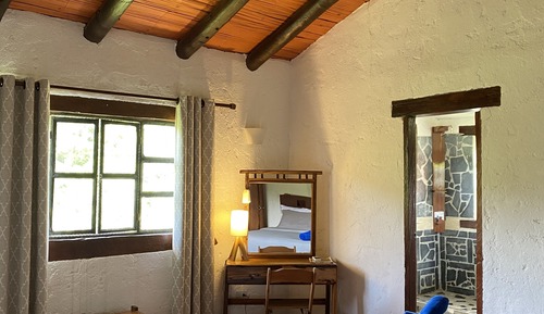 Deluxe Suite, 1 Queen Bed, Mountain View