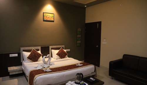 Luxury Room, 1 King Bed, Balcony, Mountain View