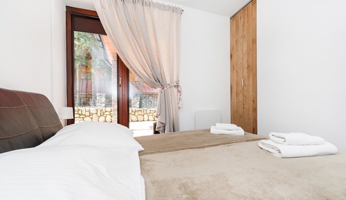 Apartment (23C)