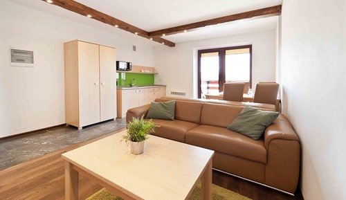 Apartment (27C)