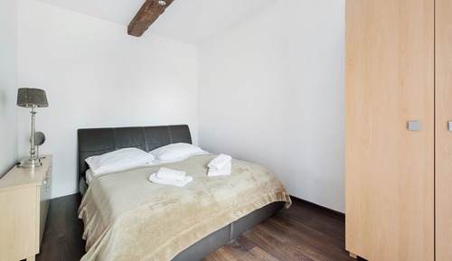 Apartment (6C)