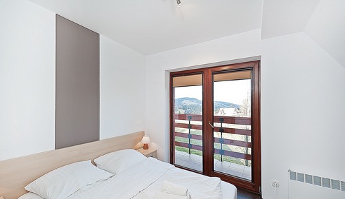 Apartment (18C)