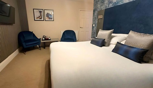 Large Double or Twin Room