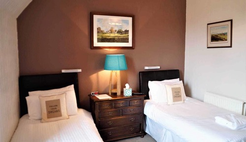 Twin Room (with Shower)