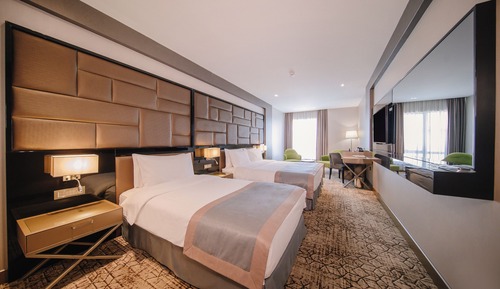 1 King Bed and 1 Queen Bed, Family Triple Room