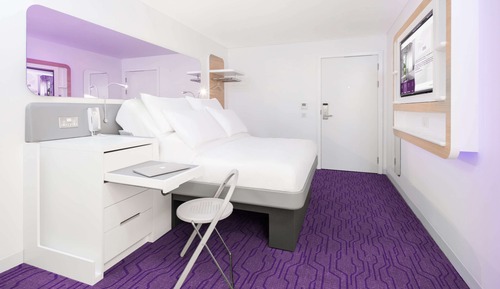 Queen Cabin
