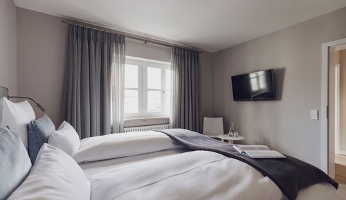 Deluxe Suite, Lake View