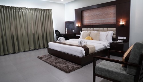 Executive Double Room, 1 Queen Bed, Smoking, Pool View