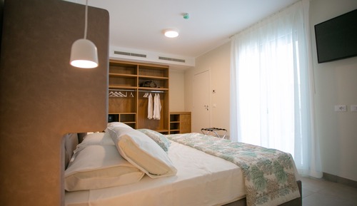 Suite, Jetted Tub