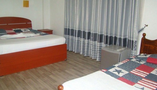 Basic Double Room, Multiple Beds, Mountain View