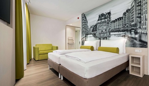 Standard Room, Multiple Beds (Adjoining)
